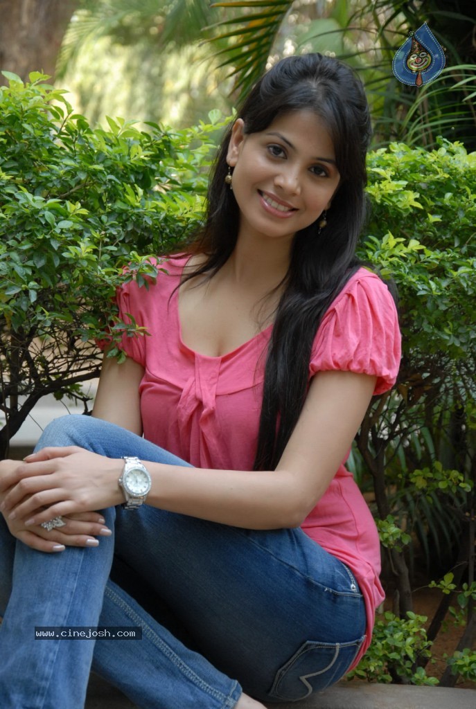 Supriya Shailaja New Stills - 5 / 139 photos