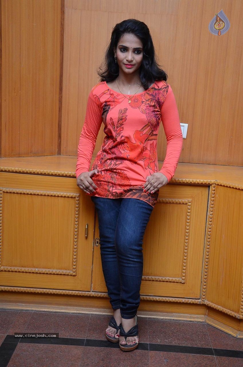 Sushmitha Photos - 18 / 39 photos