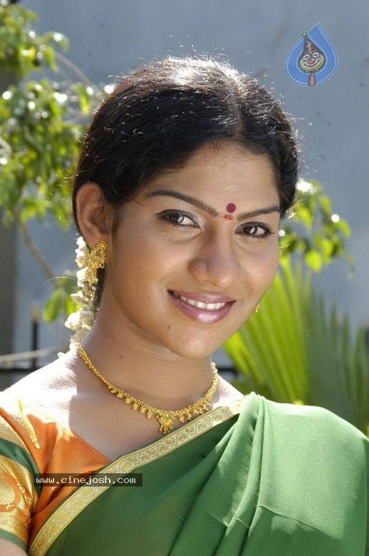 Suvasiga Tamil Actress Stills - 6 / 26 photos