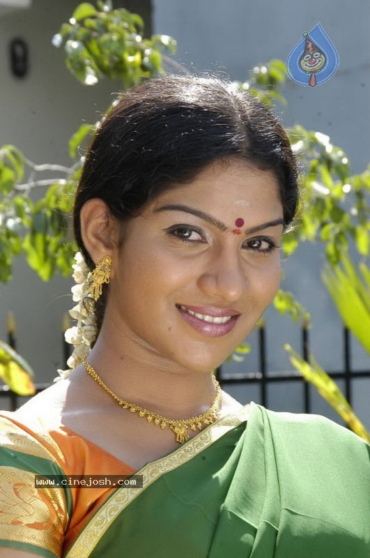 Suvasiga Tamil Actress Stills - 14 / 26 photos