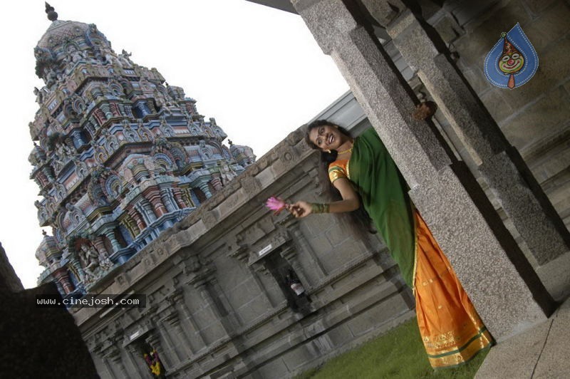 Suvasiga Tamil Actress Stills - 19 / 26 photos