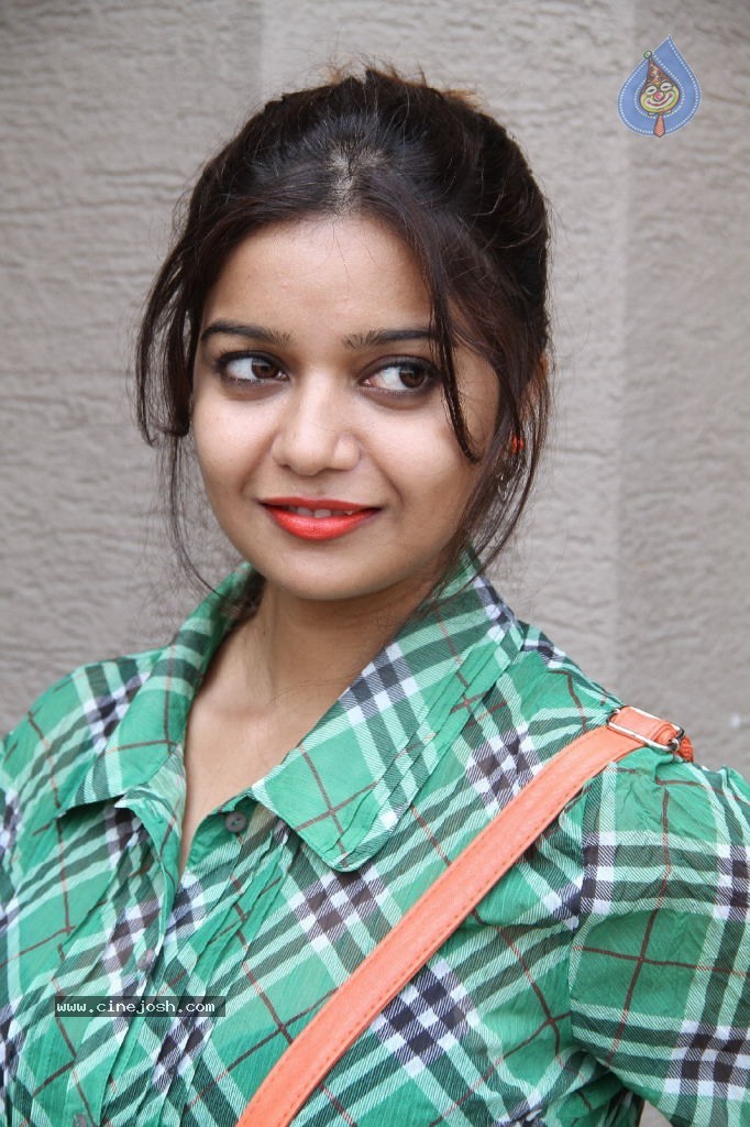 Swathi New Pics - 3 / 104 photos