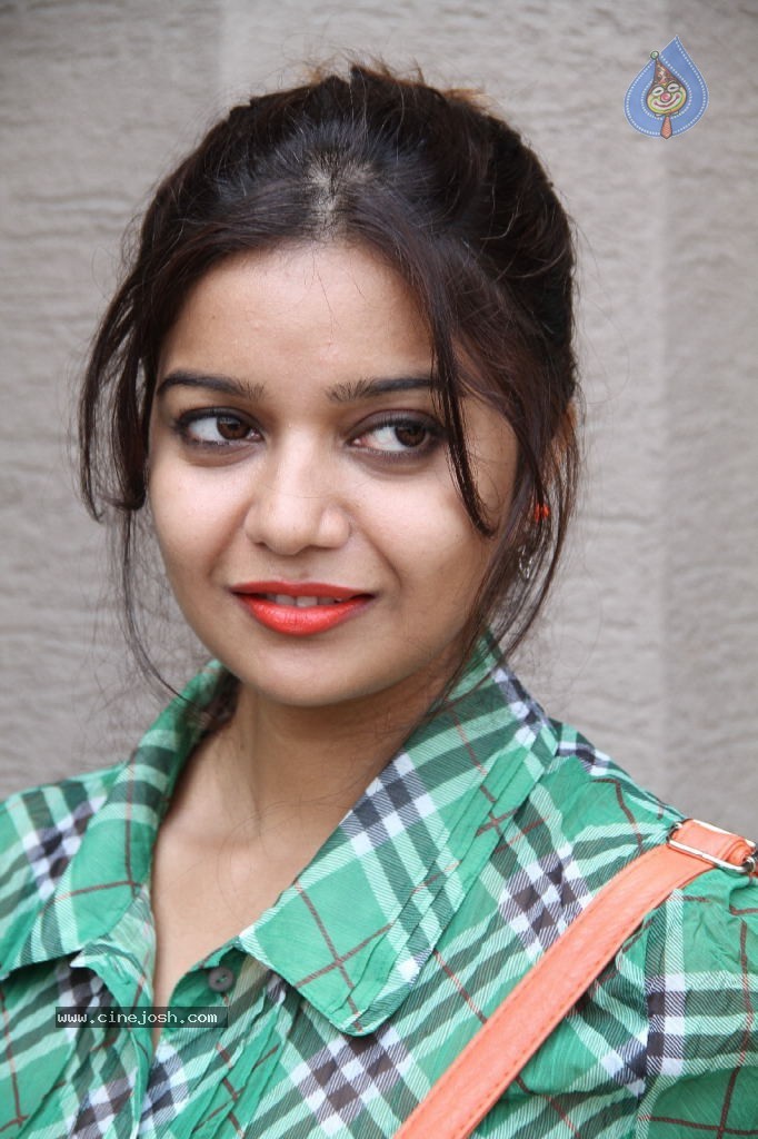 Swathi New Pics - 12 / 104 photos