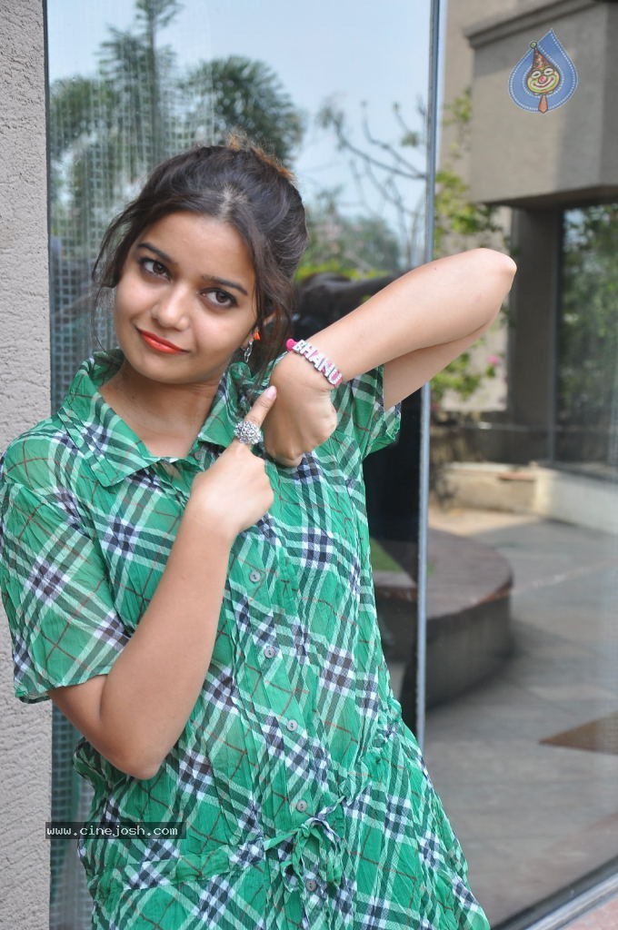 Swathi New Pics - 21 / 104 photos