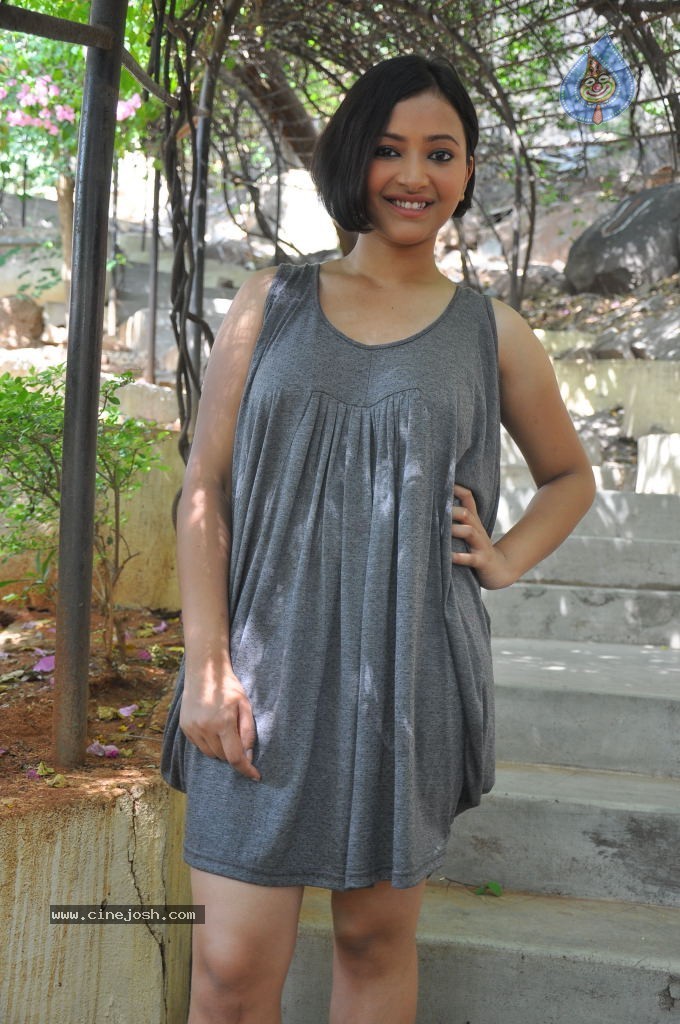 Swetha Basu Prasad Hot Photos - 58 / 76 photos