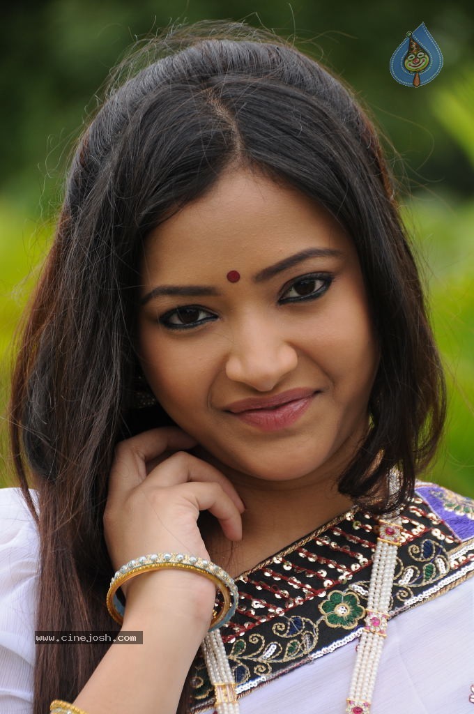 Swetha Basu Prasad Latest Photos - 6 / 51 photos