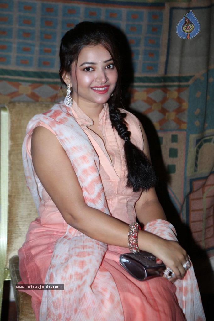 Swetha Basu Prasad New Gallery - 13 / 111 photos