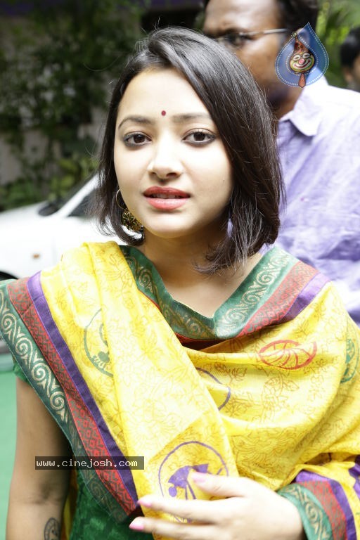 Swetha Basu Prasad Stills - 12 / 39 photos