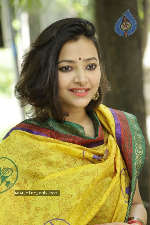 Swetha Basu Prasad Stills - 14 / 39 photos