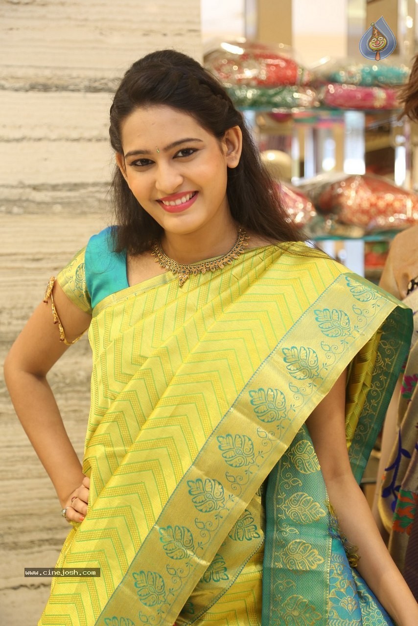 Swetha Jadhav New Gallery - 21 / 60 photos