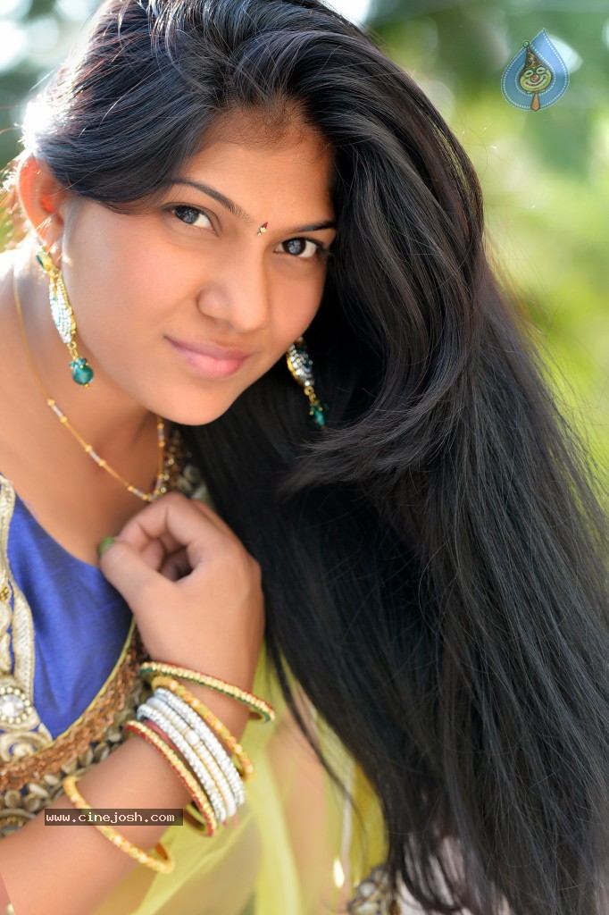 Swetha New Stills - 14 / 31 photos