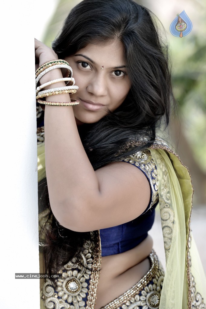 Swetha New Stills - 15 / 31 photos