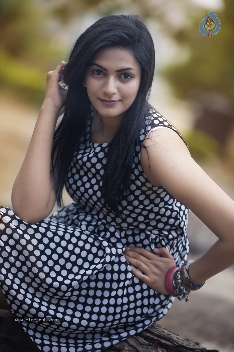 Swetha Varma Stills - 13 / 14 photos