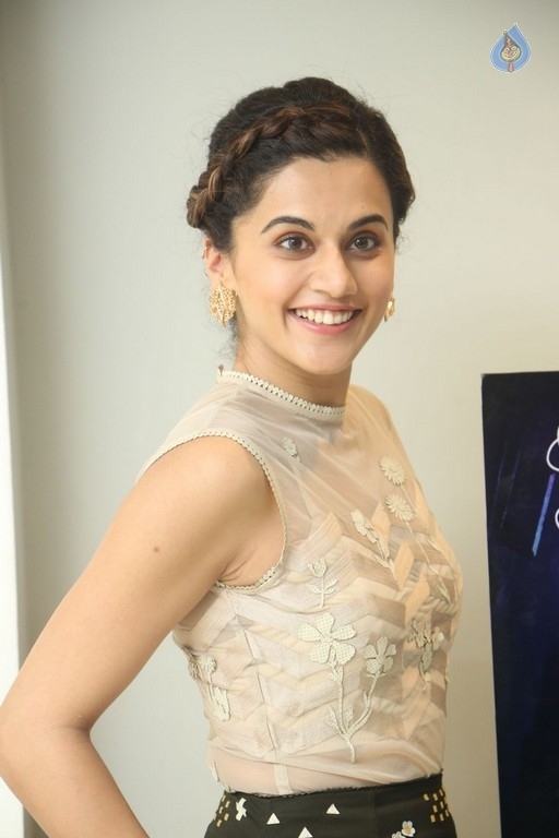 Taapsee Pannu Photos - 16 / 31 photos