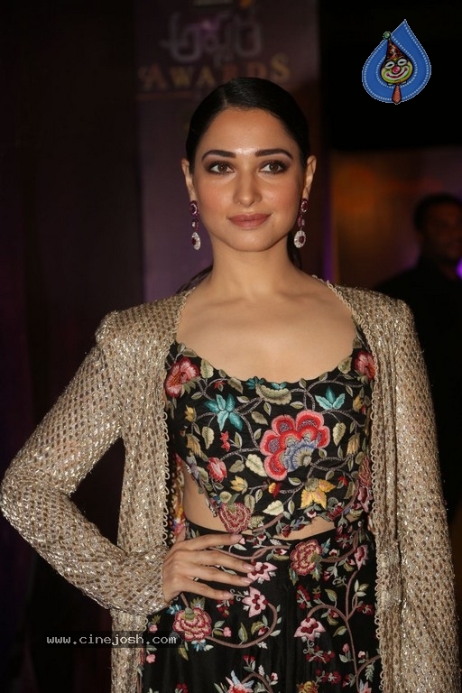 Tamanna at Zee Apsara Awards - 21 / 42 photos