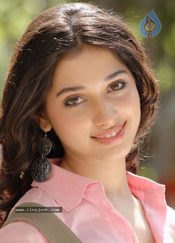 Tamanna Stills - 18 / 40 photos