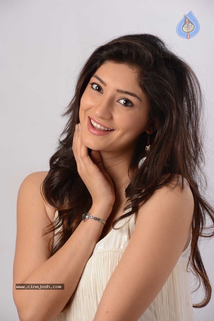 Tanvi Vyas New Gallery - 4 / 99 photos