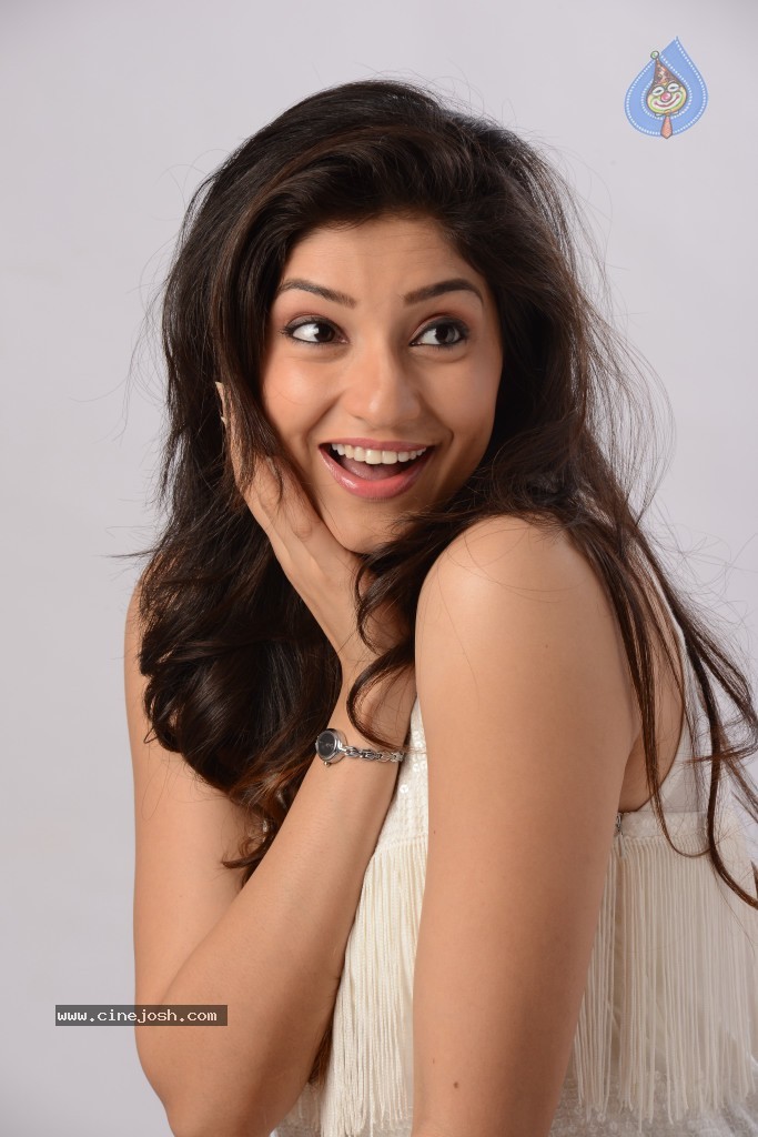 Tanvi Vyas New Gallery - 16 / 99 photos