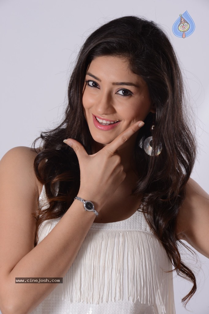 Tanvi Vyas New Gallery - 17 / 99 photos