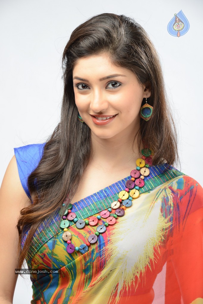 Tanvi Ganesh Lonkar Junglekey In Image 150 Slumdog millionaire's young latika is all grown up and looks smokin' hot. junglekey in