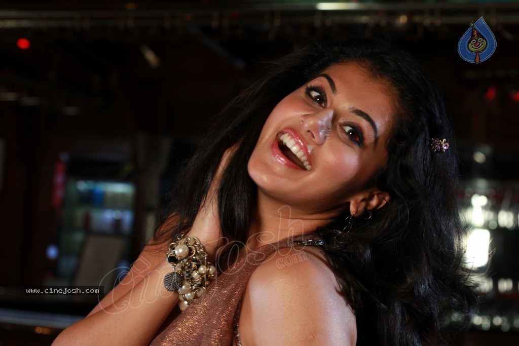 Tapsee Hot Gallery - 45 / 77 photos