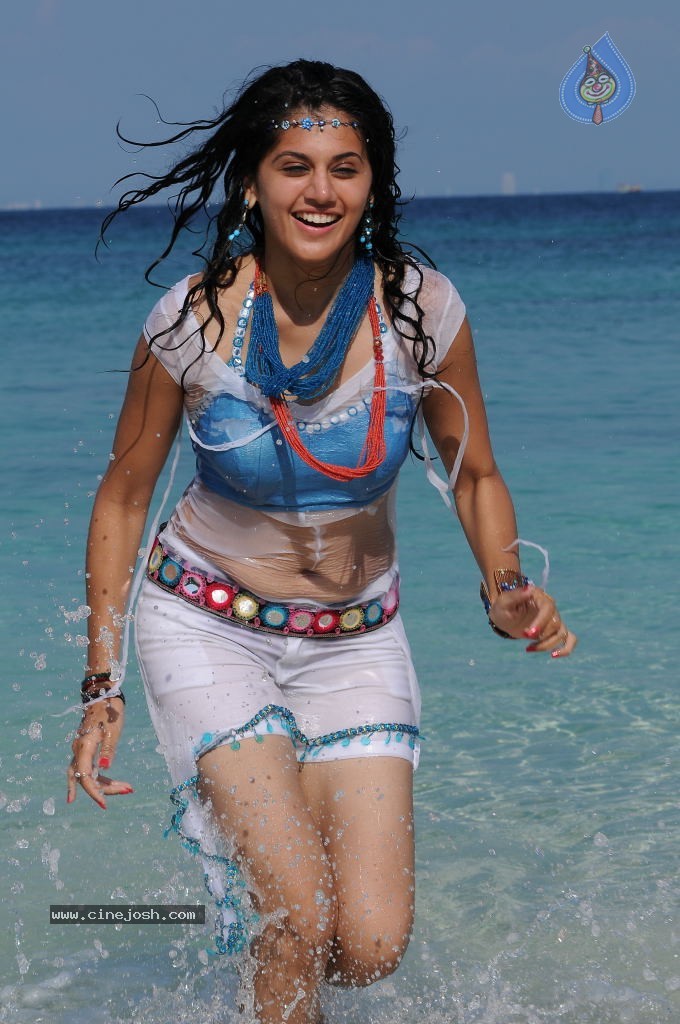 Tapsee Hot Gallery - 14 / 66 photos