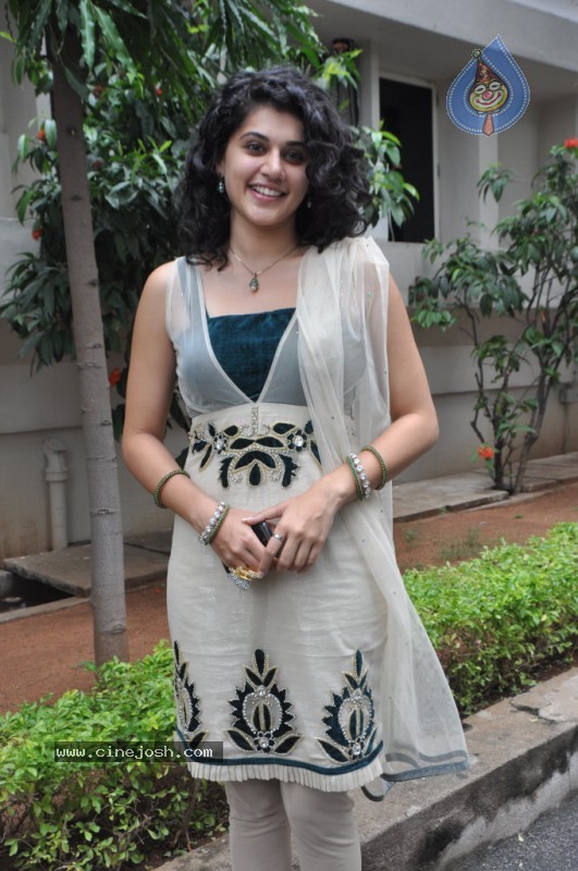 Tapsee Latest Gallery - 18 / 64 photos