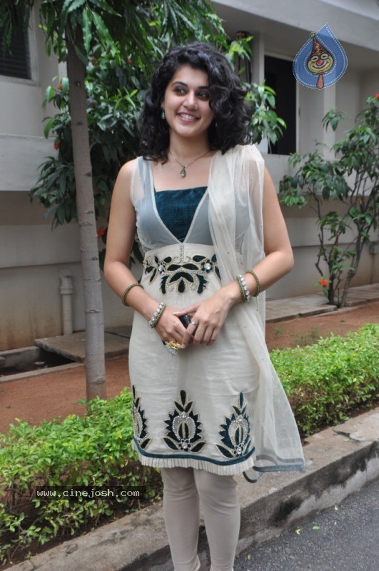 Tapsee Latest Gallery - 24 / 64 photos
