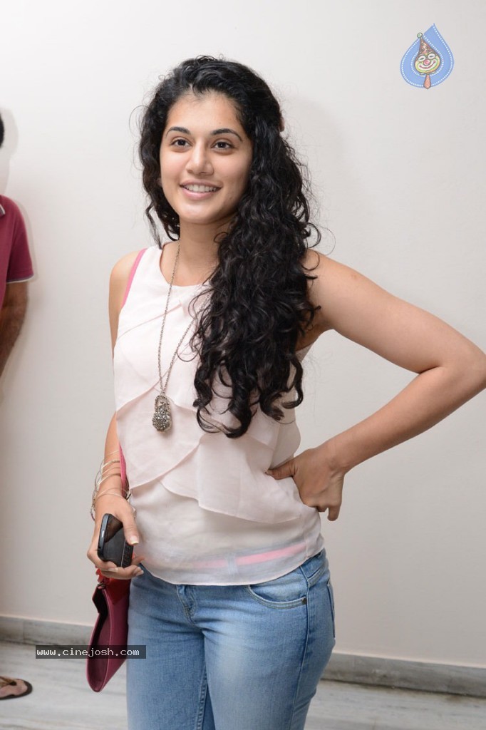 Tapsee Latest Pics - 2 / 29 photos