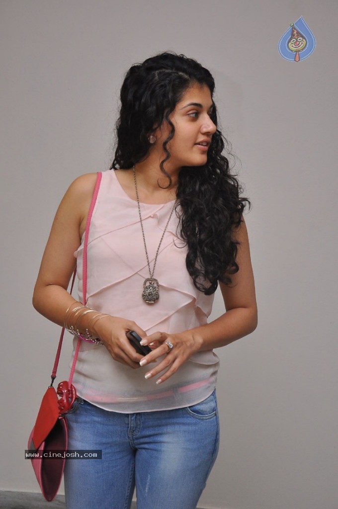 Tapsee Latest Pics - 10 / 29 photos