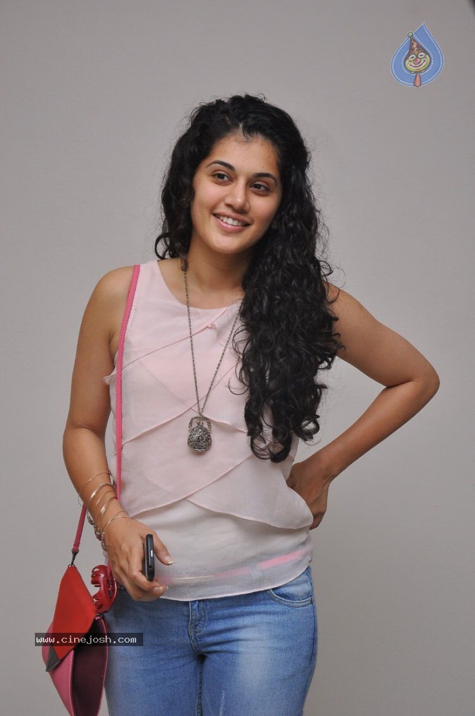 Tapsee Latest Pics - 16 / 29 photos