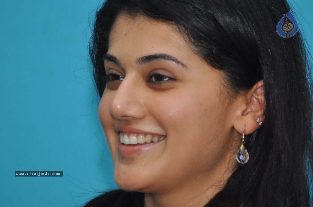 Tapsee New Photos - 21 / 55 photos