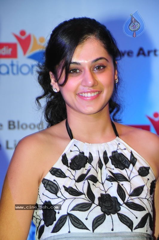 Tapsee Stills - 6 / 52 photos