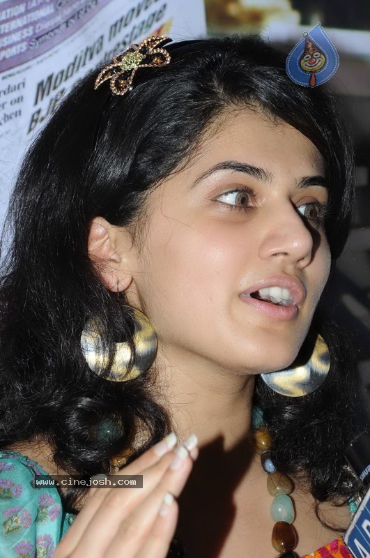 Tapsee visits Nizam College Grounds - 4 / 72 photos