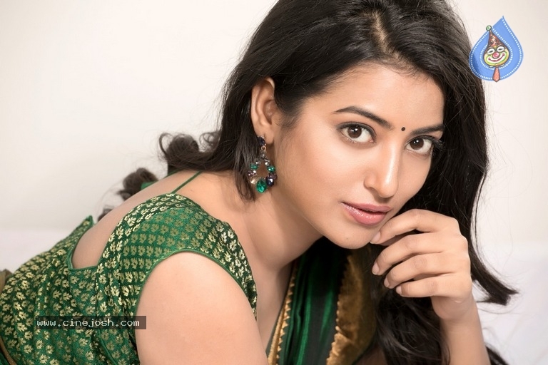 Tarunika Singh Latest Pictures - 4 / 14 photos