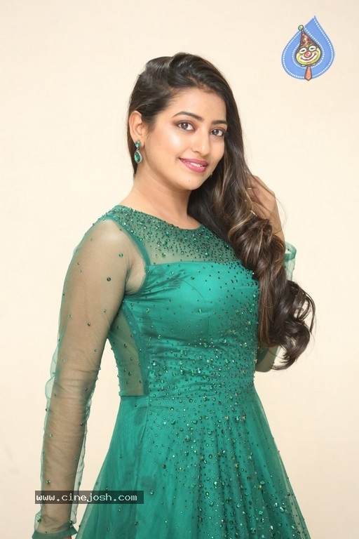 Tarunika Singh New Pics - 13 / 18 photos