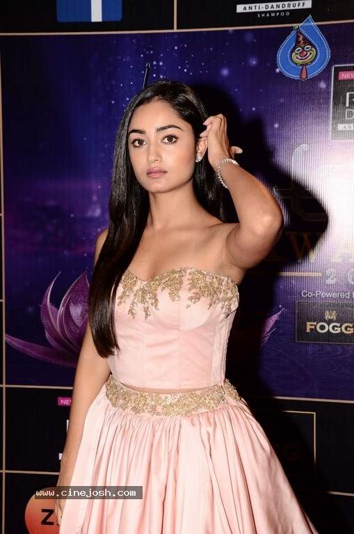 Tridha Choudhary At Zee Apsara Awards - 4 / 39 photos