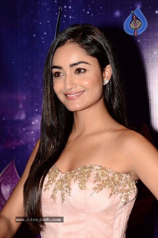 Tridha Choudhary At Zee Apsara Awards - 6 / 39 photos