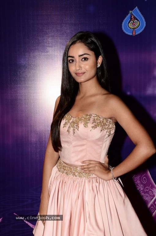 Tridha Choudhary At Zee Apsara Awards - 15 / 39 photos