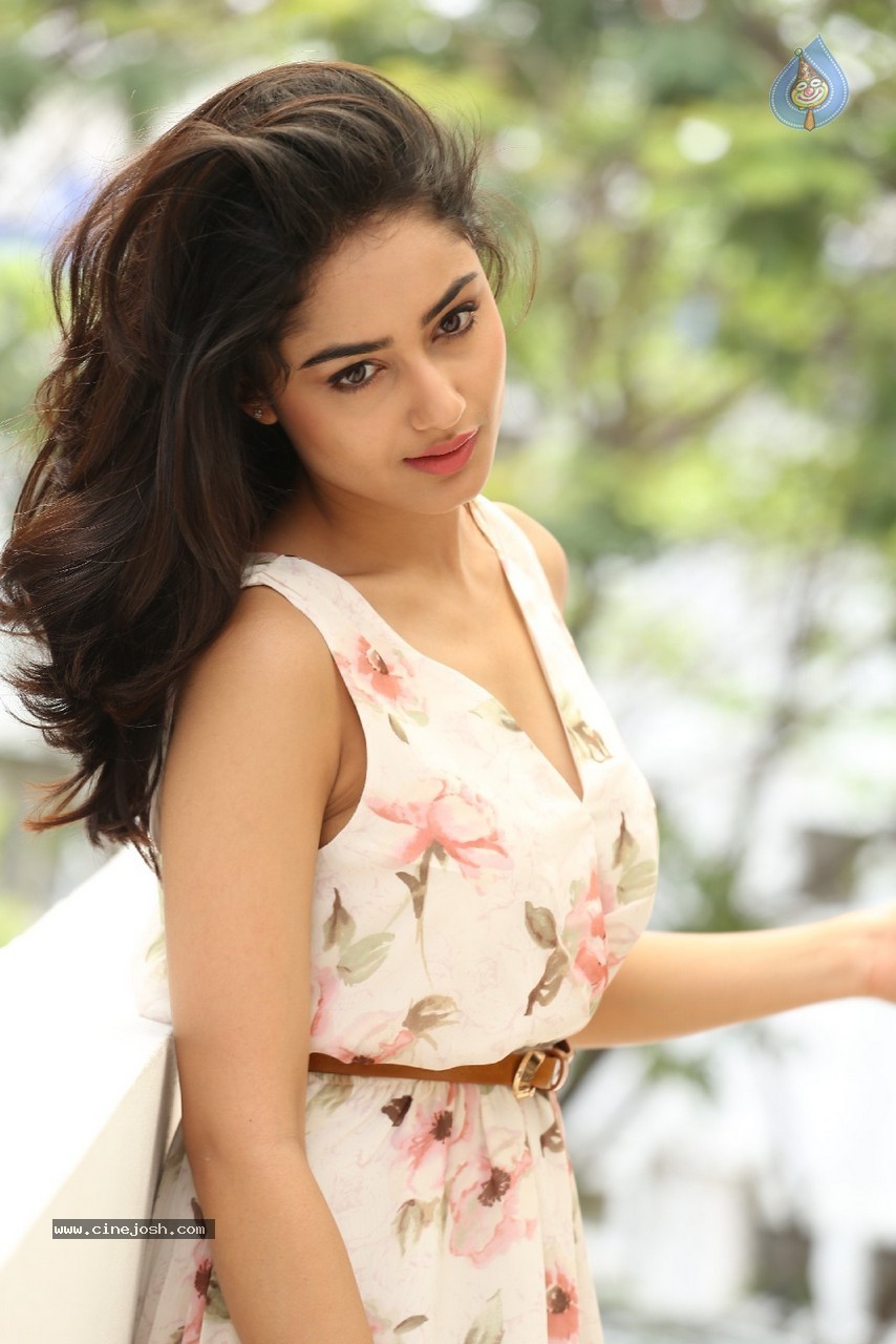 Tridha Choudhury New Gallery - 18 / 81 photos