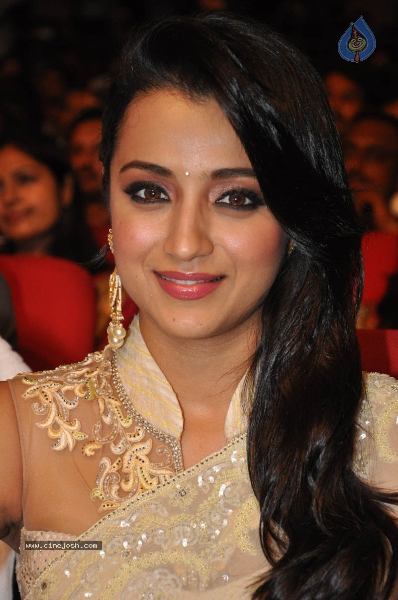 Trisha New Stills - 4 / 58 photos