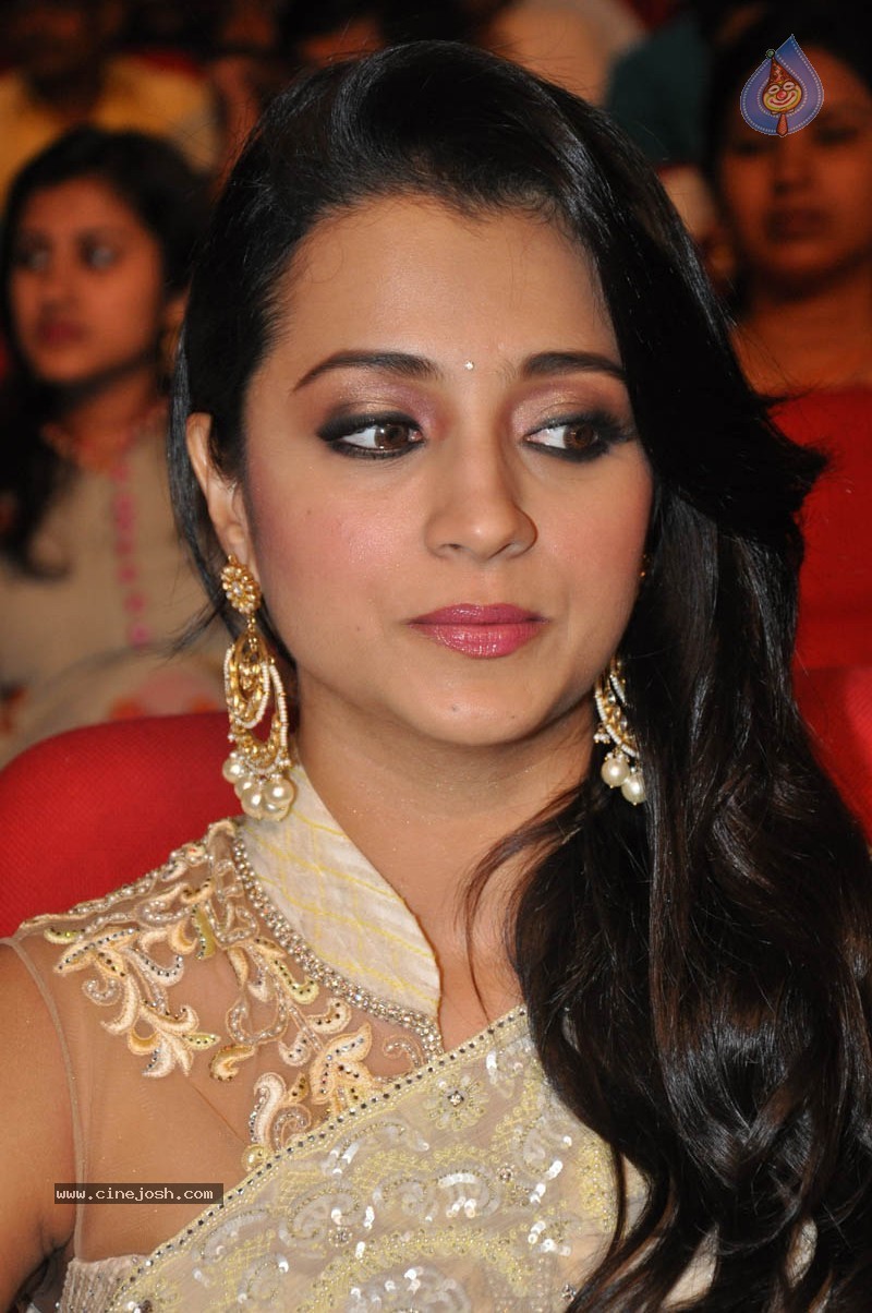 Trisha New Stills - 8 / 58 photos