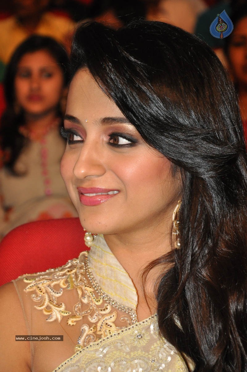 Trisha New Stills - 11 / 58 photos