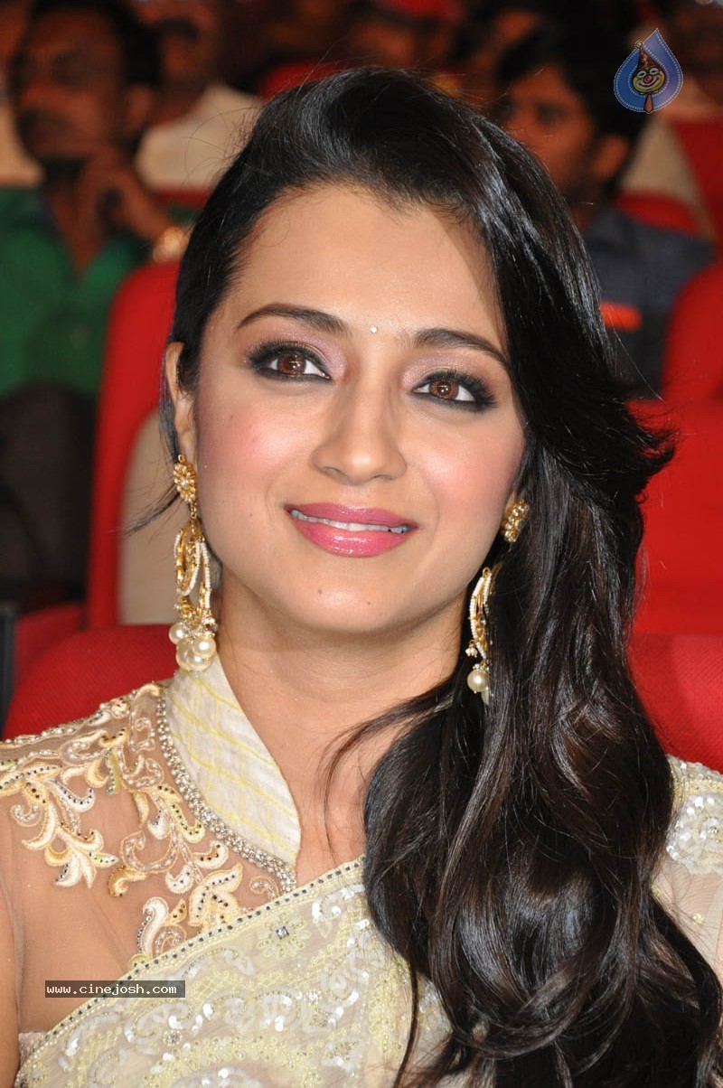 Trisha New Stills - 18 / 58 photos