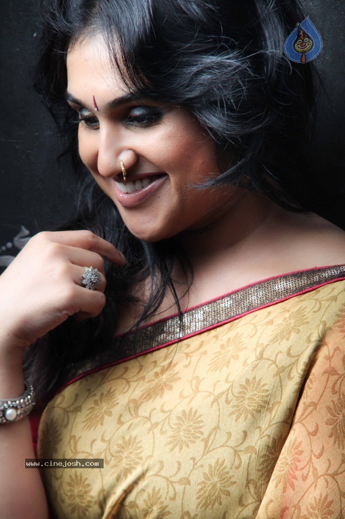 Vanitha Vijayakumar Stills - 7 / 12 photos