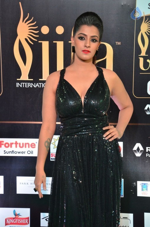 Varalakshmi Pics at IIFA 2017 - 1 / 39 photos