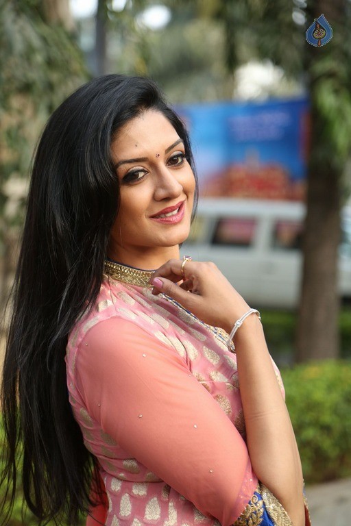 Vimala Raman Latest Gallery - 17 / 69 photos