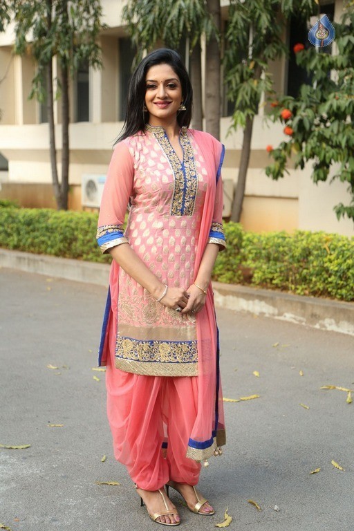 Vimala Raman Latest Gallery - 18 / 69 photos