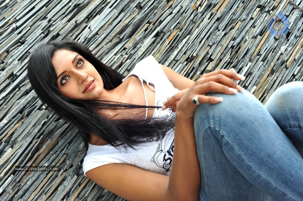 Vimala Raman New Hot Photos - 13 / 119 photos