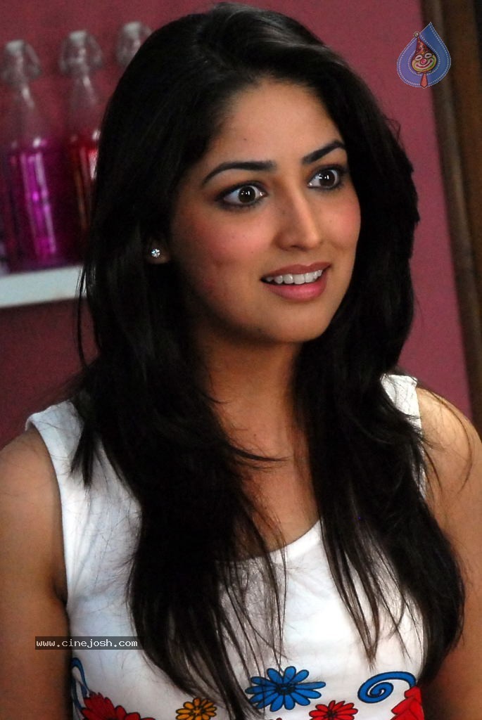 Yami Gautam New Hot Stills - 1 / 40 photos